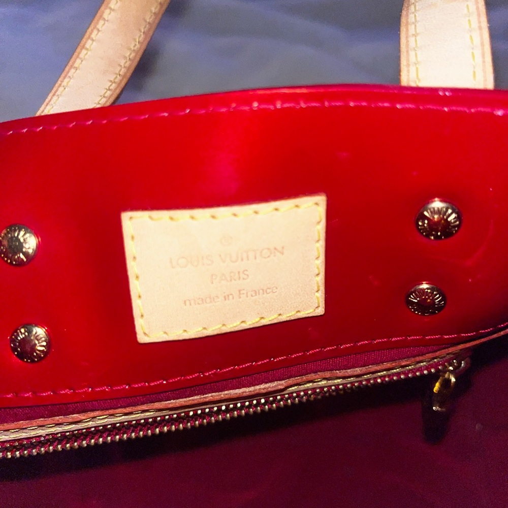 RED LV PURSE GREAT CONDITION - Picture 8 of 8